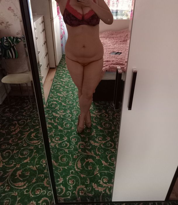 Чаевые и подарки: стоит ли это делать при встрече с девушкой на час?